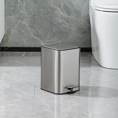 comprare Tipo di copertura di rotolamento Acciaio inossidabile Canno della spazzatura a pedali a chiusura morbida per il bagno Rectangle Defender Serie Cestino in argento fabbricazione online